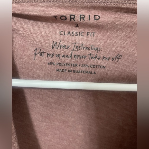 💚 TORRID CLASSIC FIT T-SHIR, PLUM COLOR - Picture 4 of 6